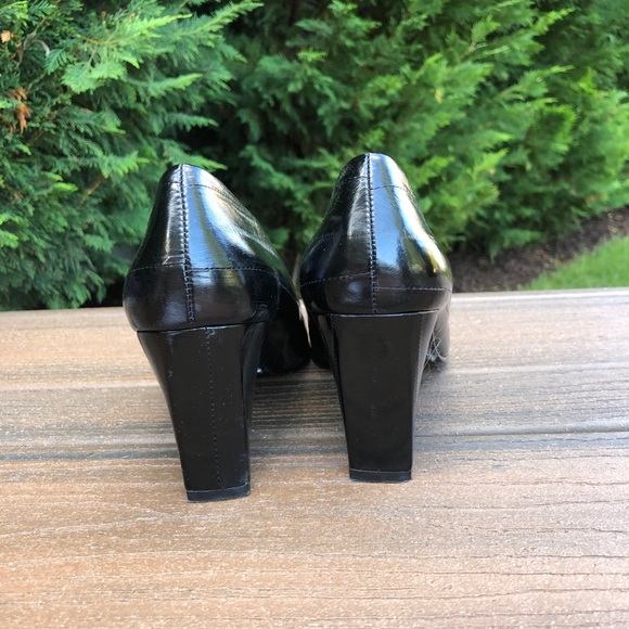 Black Genuine Eel Skin Pumps - Picture 4 of 8